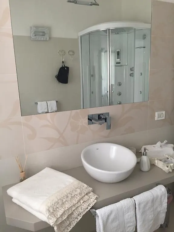 Il Paradiso Del Garda Bed and Breakfast Padenghe sul Garda 0*,  Italien