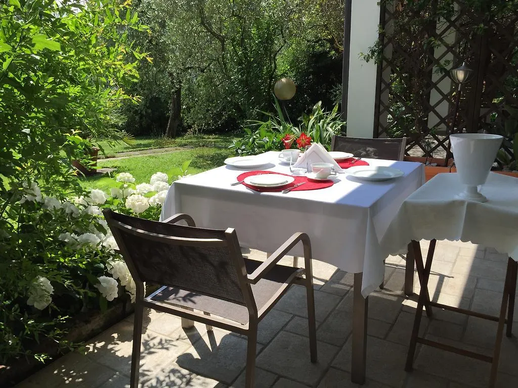 Il Paradiso Del Garda Bed and Breakfast Padenghe sul Garda Bed & Breakfast